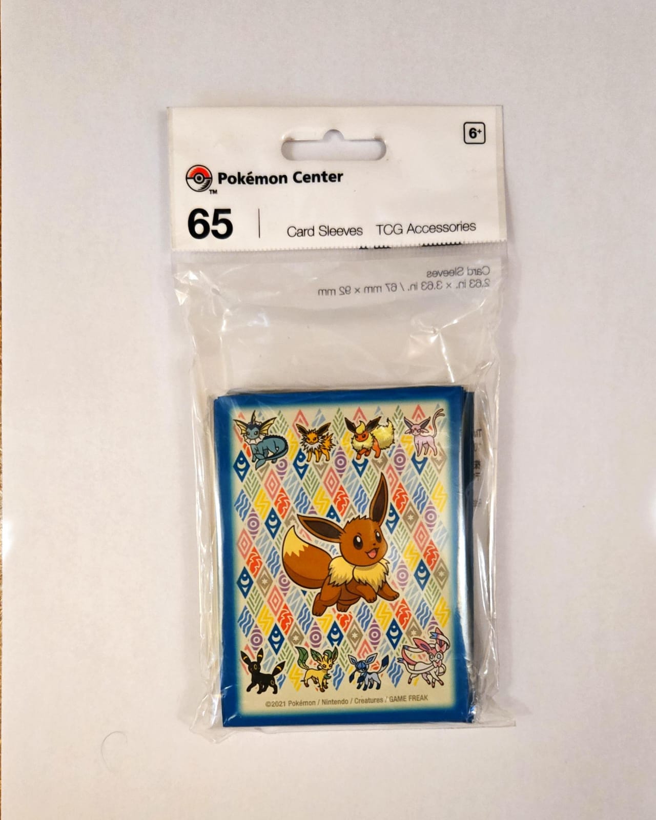 Pokémon Center Exclusive : Eevee Prismatic Card Sleeves (65 Sleeves)